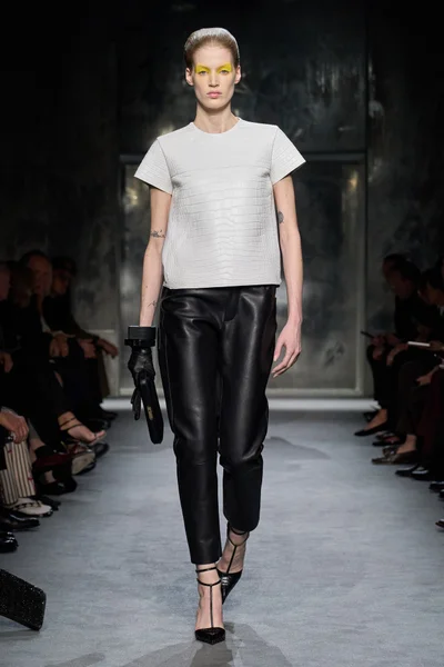 Look 3